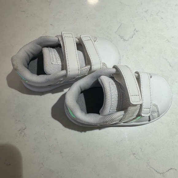 ADIDAS Grand Court 1 TODDLER Sz 4K WHITE
Iridescent leather tennis SHOES Velcro - Picture 5 of 9